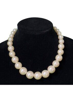 Elegant Faux Pearl Necklace Adjustable Lobster Clasp Graduated Bead Design